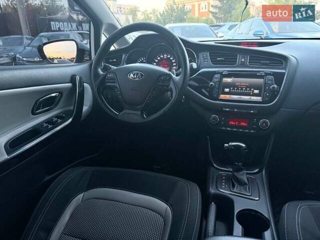 Белый Киа Сид, объемом двигателя 1.59 л и пробегом 183 тыс. км за 10500 $, фото 17 на Automoto.ua