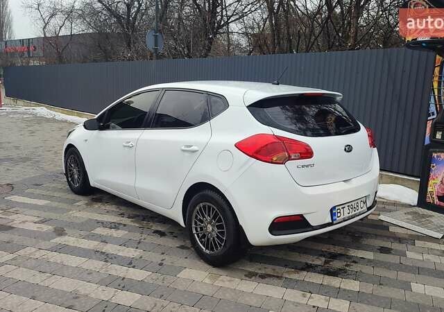 Белый Киа Сид, объемом двигателя 1.59 л и пробегом 134 тыс. км за 10300 $, фото 3 на Automoto.ua