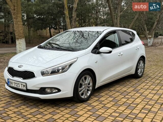 Белый Киа Сид, объемом двигателя 1.4 л и пробегом 287 тыс. км за 7800 $, фото 15 на Automoto.ua