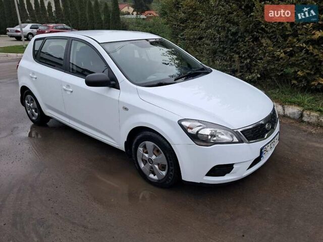 Білий Кіа Сід, об'ємом двигуна 1.58 л та пробігом 192 тис. км за 6800 $, фото 1 на Automoto.ua