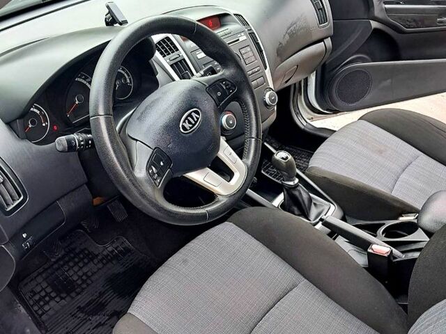 Білий Кіа Сід, об'ємом двигуна 1.6 л та пробігом 192 тис. км за 6500 $, фото 7 на Automoto.ua