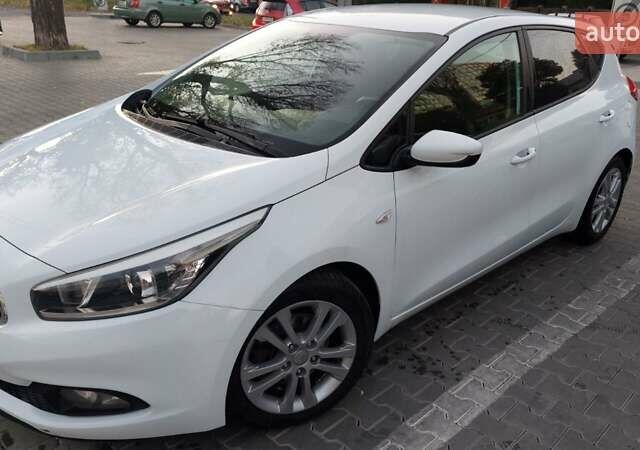 Белый Киа Сид, объемом двигателя 1.4 л и пробегом 283 тыс. км за 6800 $, фото 15 на Automoto.ua