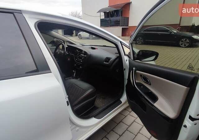 Белый Киа Сид, объемом двигателя 1.59 л и пробегом 134 тыс. км за 10300 $, фото 17 на Automoto.ua
