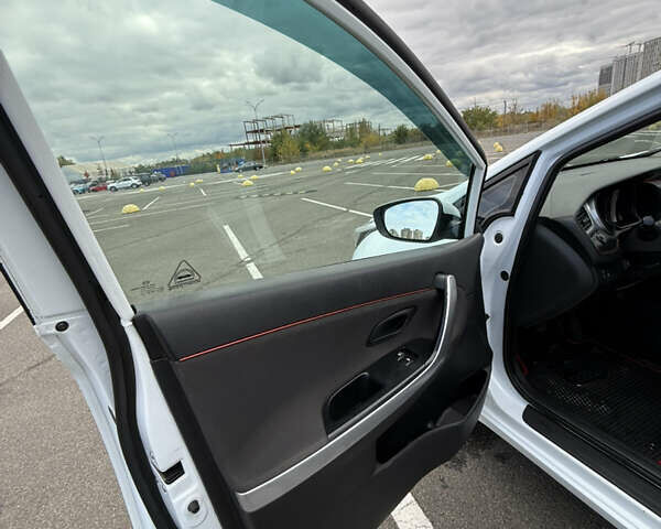 Белый Киа Сид, объемом двигателя 1.4 л и пробегом 154 тыс. км за 8000 $, фото 15 на Automoto.ua