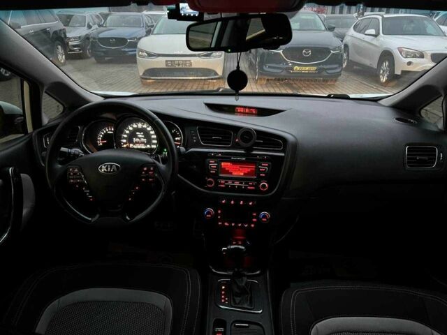 Білий Кіа Сід, об'ємом двигуна 1.6 л та пробігом 199 тис. км за 10500 $, фото 12 на Automoto.ua