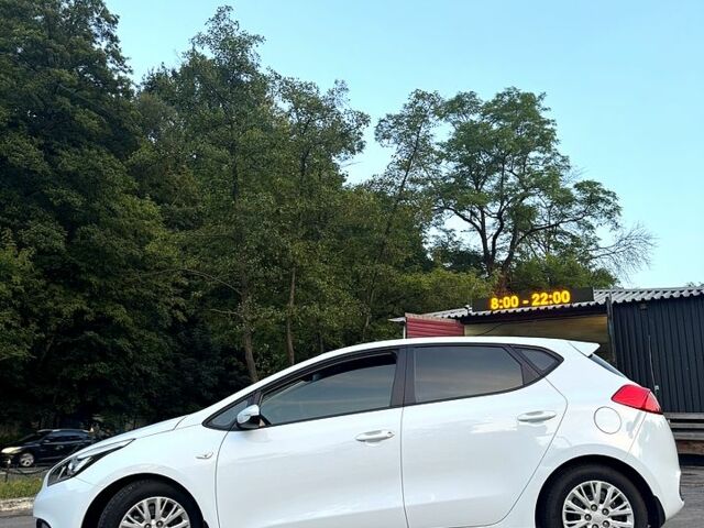 Білий Кіа Сід, об'ємом двигуна 1.6 л та пробігом 134 тис. км за 10900 $, фото 1 на Automoto.ua