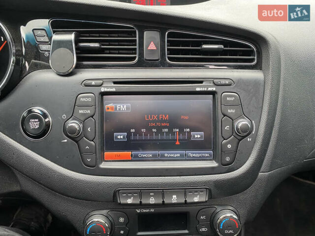 Белый Киа Сид, объемом двигателя 1.59 л и пробегом 127 тыс. км за 10500 $, фото 7 на Automoto.ua