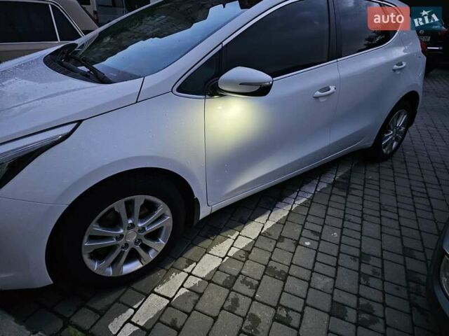 Белый Киа Сид, объемом двигателя 1.59 л и пробегом 196 тыс. км за 10500 $, фото 23 на Automoto.ua