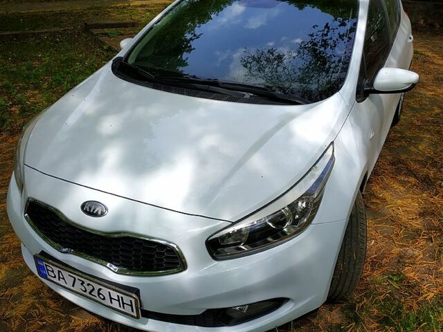 Белый Киа Сид, объемом двигателя 1.6 л и пробегом 127 тыс. км за 11300 $, фото 4 на Automoto.ua