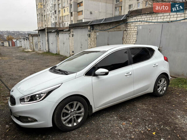 Білий Кіа Сід, об'ємом двигуна 1.59 л та пробігом 116 тис. км за 11500 $, фото 3 на Automoto.ua