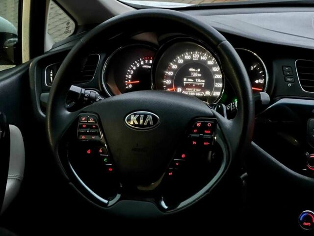 Білий Кіа Сід, об'ємом двигуна 1.6 л та пробігом 199 тис. км за 10500 $, фото 13 на Automoto.ua