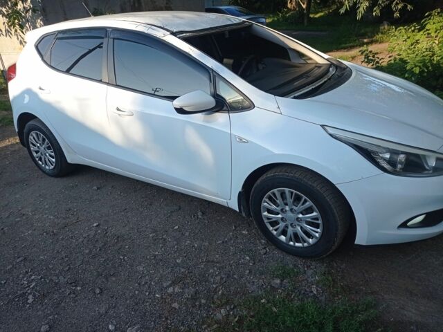 Белый Киа Сид, объемом двигателя 1.4 л и пробегом 238 тыс. км за 5100 $, фото 2 на Automoto.ua