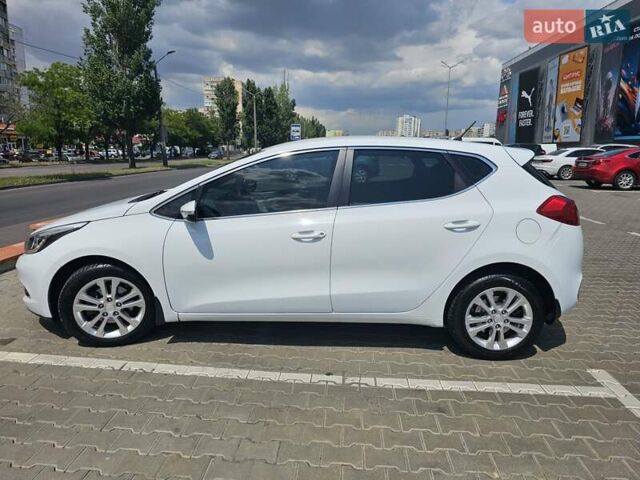 Белый Киа Сид, объемом двигателя 1.59 л и пробегом 196 тыс. км за 10500 $, фото 2 на Automoto.ua