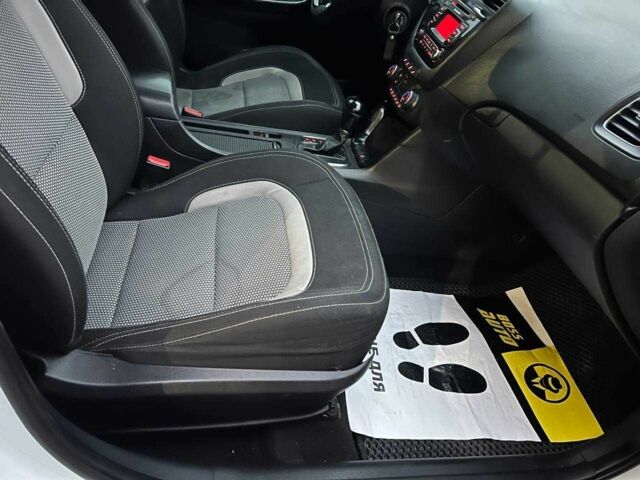 Білий Кіа Сід, об'ємом двигуна 1.6 л та пробігом 199 тис. км за 10500 $, фото 9 на Automoto.ua