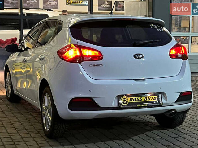 Білий Кіа Сід, об'ємом двигуна 1.59 л та пробігом 199 тис. км за 10500 $, фото 4 на Automoto.ua