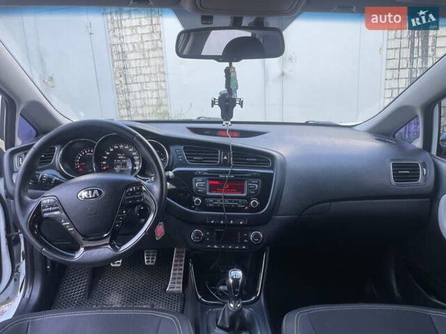 Білий Кіа Сід, об'ємом двигуна 1.59 л та пробігом 116 тис. км за 11500 $, фото 15 на Automoto.ua
