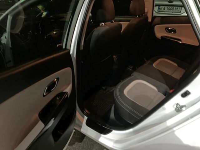 Белый Киа Сид, объемом двигателя 1.6 л и пробегом 215 тыс. км за 9000 $, фото 5 на Automoto.ua