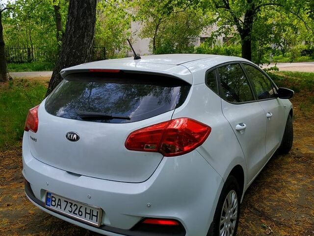Белый Киа Сид, объемом двигателя 1.6 л и пробегом 127 тыс. км за 11300 $, фото 3 на Automoto.ua