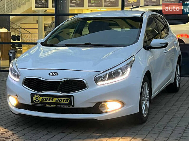 Білий Кіа Сід, об'ємом двигуна 1.59 л та пробігом 199 тис. км за 10500 $, фото 2 на Automoto.ua