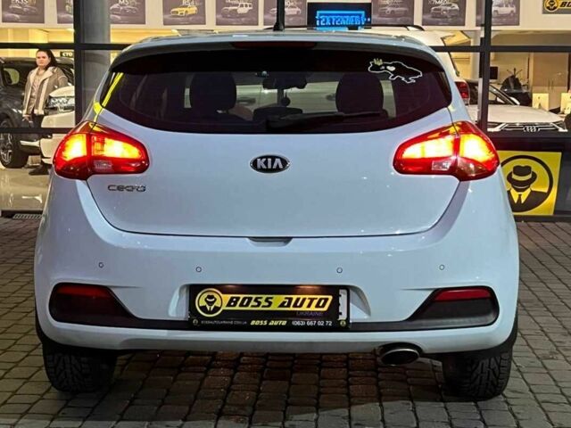 Білий Кіа Сід, об'ємом двигуна 1.6 л та пробігом 199 тис. км за 10500 $, фото 5 на Automoto.ua