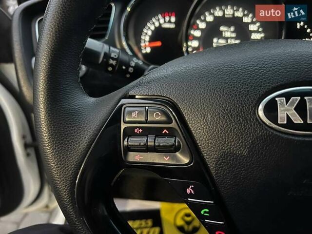 Білий Кіа Сід, об'ємом двигуна 1.59 л та пробігом 199 тис. км за 10500 $, фото 19 на Automoto.ua