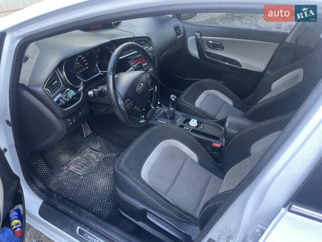 Білий Кіа Сід, об'ємом двигуна 1.59 л та пробігом 116 тис. км за 11500 $, фото 13 на Automoto.ua