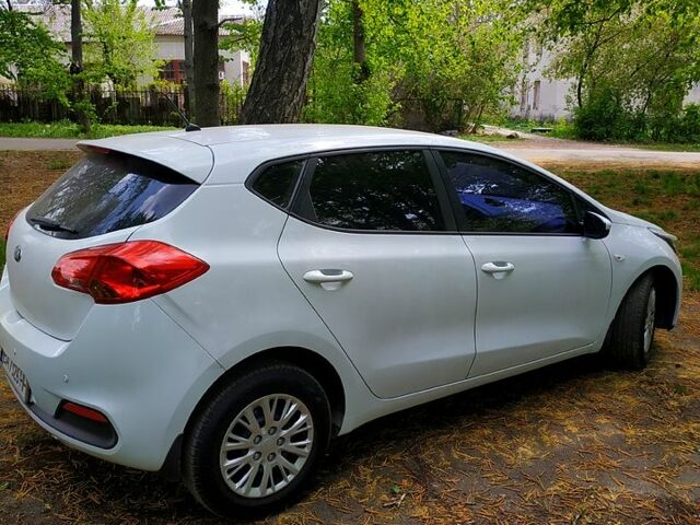Белый Киа Сид, объемом двигателя 1.6 л и пробегом 127 тыс. км за 11300 $, фото 2 на Automoto.ua