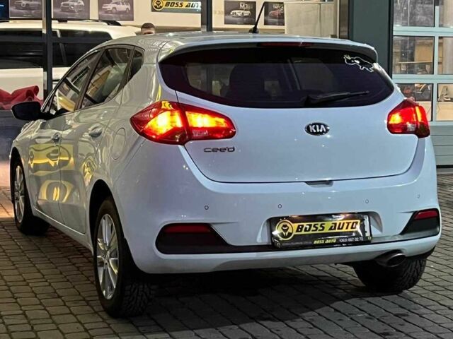 Білий Кіа Сід, об'ємом двигуна 1.6 л та пробігом 199 тис. км за 10500 $, фото 4 на Automoto.ua