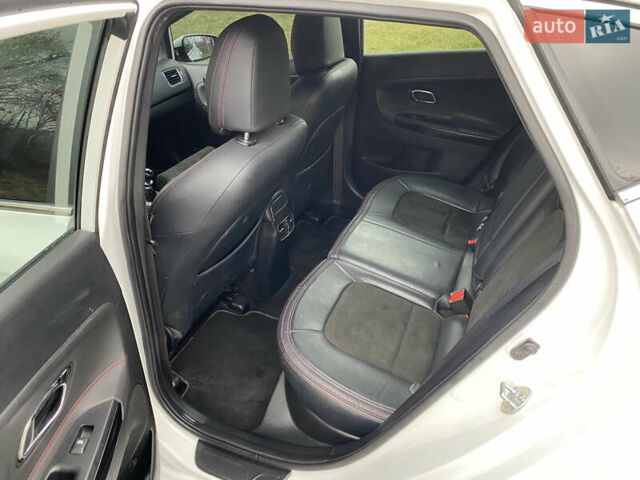 Белый Киа Сид, объемом двигателя 1.59 л и пробегом 127 тыс. км за 10500 $, фото 6 на Automoto.ua