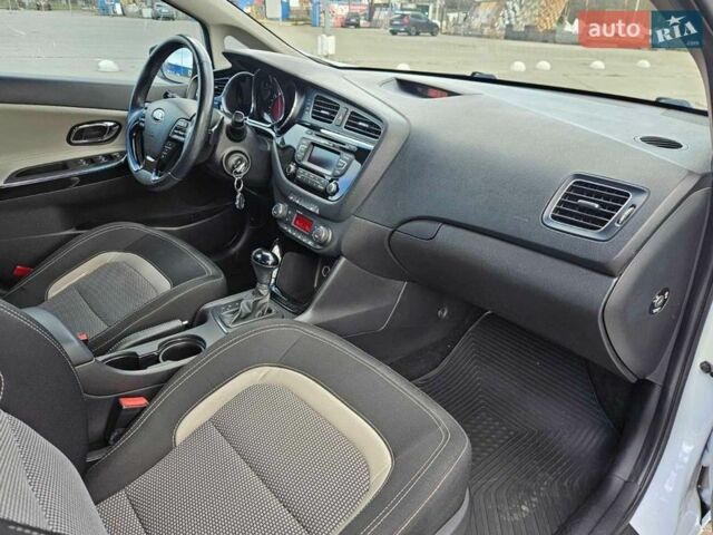 Белый Киа Сид, объемом двигателя 1.6 л и пробегом 70 тыс. км за 10500 $, фото 32 на Automoto.ua