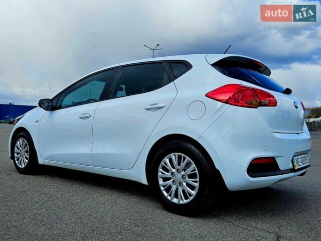 Белый Киа Сид, объемом двигателя 1.6 л и пробегом 70 тыс. км за 10500 $, фото 7 на Automoto.ua