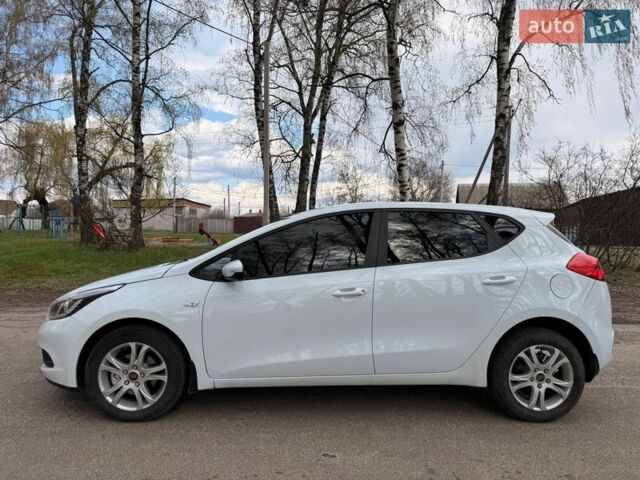 Белый Киа Сид, объемом двигателя 1.6 л и пробегом 160 тыс. км за 8000 $, фото 7 на Automoto.ua