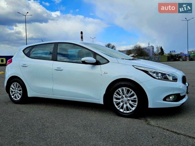 Белый Киа Сид, объемом двигателя 1.6 л и пробегом 70 тыс. км за 10500 $, фото 16 на Automoto.ua