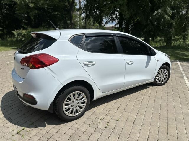 Белый Киа Сид, объемом двигателя 1.6 л и пробегом 162 тыс. км за 8500 $, фото 5 на Automoto.ua