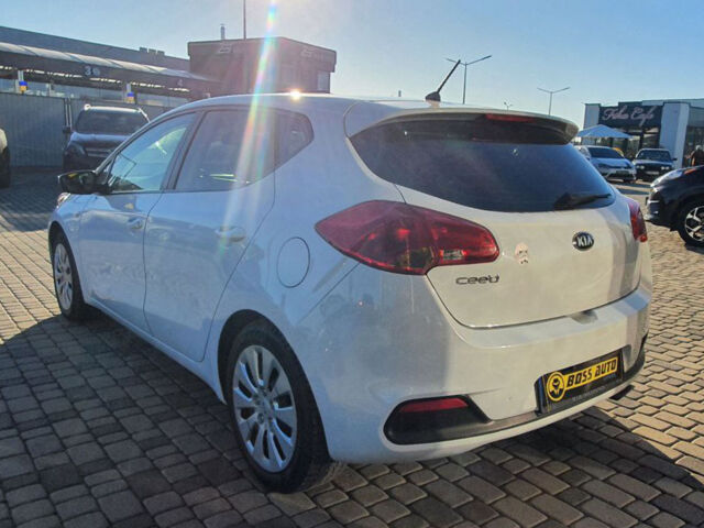 Белый Киа Сид, объемом двигателя 1.6 л и пробегом 266 тыс. км за 8700 $, фото 4 на Automoto.ua