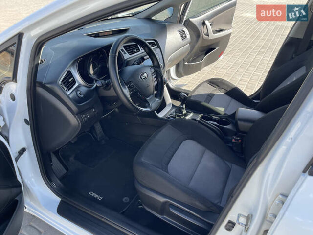 Белый Киа Сид, объемом двигателя 1.4 л и пробегом 166 тыс. км за 8700 $, фото 13 на Automoto.ua