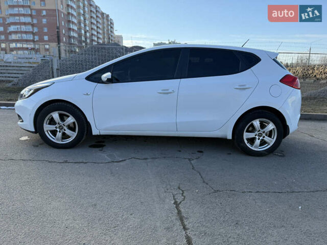 Белый Киа Сид, объемом двигателя 1.4 л и пробегом 190 тыс. км за 7200 $, фото 9 на Automoto.ua