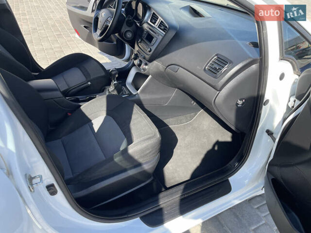 Белый Киа Сид, объемом двигателя 1.4 л и пробегом 166 тыс. км за 8700 $, фото 18 на Automoto.ua