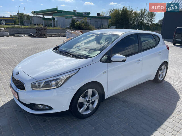 Белый Киа Сид, объемом двигателя 1.4 л и пробегом 166 тыс. км за 8700 $, фото 3 на Automoto.ua