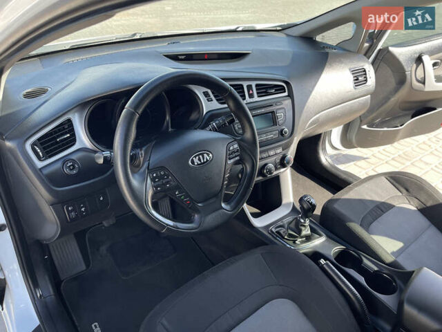 Белый Киа Сид, объемом двигателя 1.4 л и пробегом 166 тыс. км за 8700 $, фото 15 на Automoto.ua