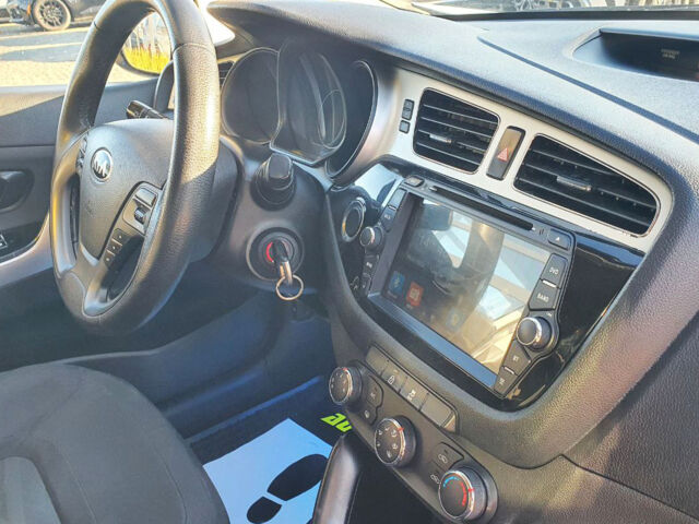 Белый Киа Сид, объемом двигателя 1.6 л и пробегом 266 тыс. км за 8700 $, фото 18 на Automoto.ua