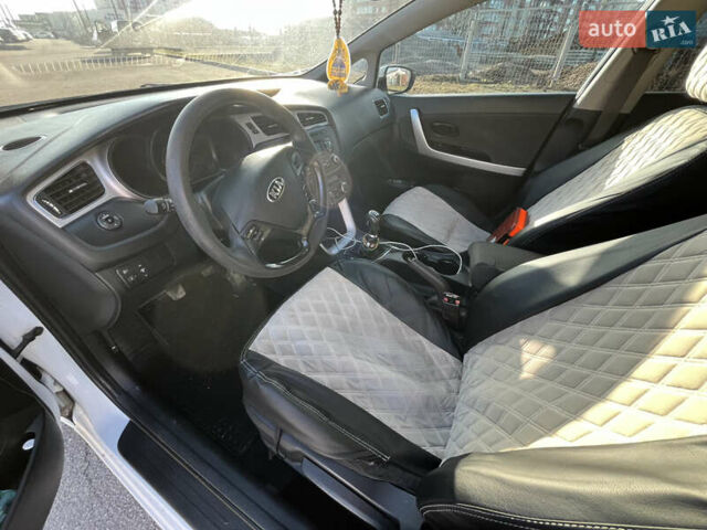 Белый Киа Сид, объемом двигателя 1.4 л и пробегом 190 тыс. км за 7200 $, фото 20 на Automoto.ua