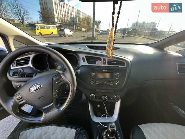 Белый Киа Сид, объемом двигателя 1.4 л и пробегом 190 тыс. км за 7200 $, фото 19 на Automoto.ua