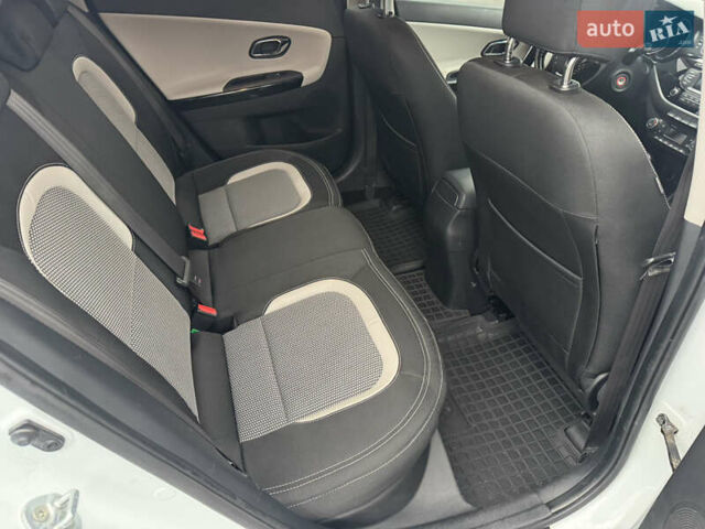 Білий Кіа Сід, об'ємом двигуна 1.6 л та пробігом 83 тис. км за 12300 $, фото 10 на Automoto.ua