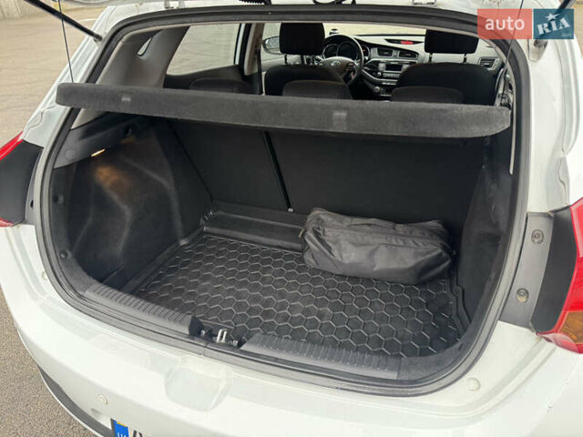 Білий Кіа Сід, об'ємом двигуна 1.6 л та пробігом 83 тис. км за 12300 $, фото 12 на Automoto.ua