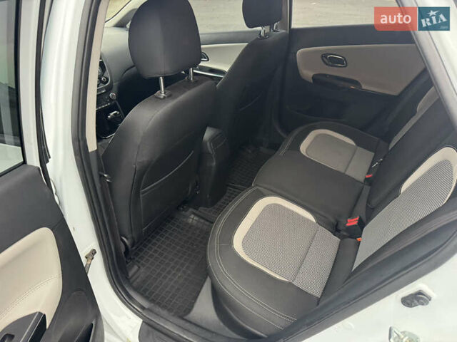 Білий Кіа Сід, об'ємом двигуна 1.6 л та пробігом 83 тис. км за 12300 $, фото 13 на Automoto.ua