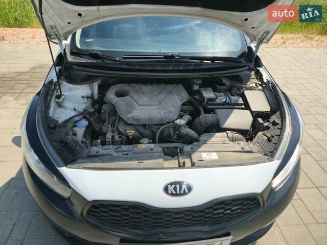 Белый Киа Сид, объемом двигателя 1.6 л и пробегом 120 тыс. км за 9600 $, фото 3 на Automoto.ua
