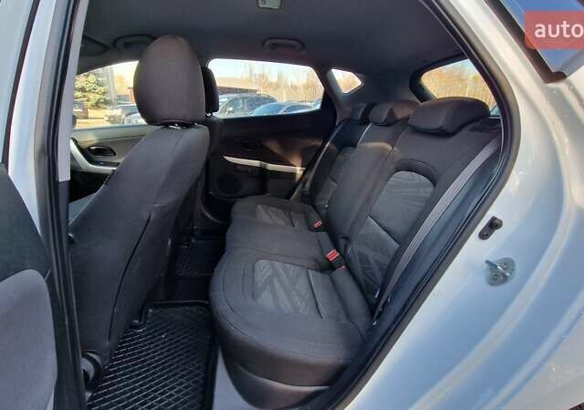 Белый Киа Сид, объемом двигателя 1.4 л и пробегом 168 тыс. км за 7999 $, фото 17 на Automoto.ua