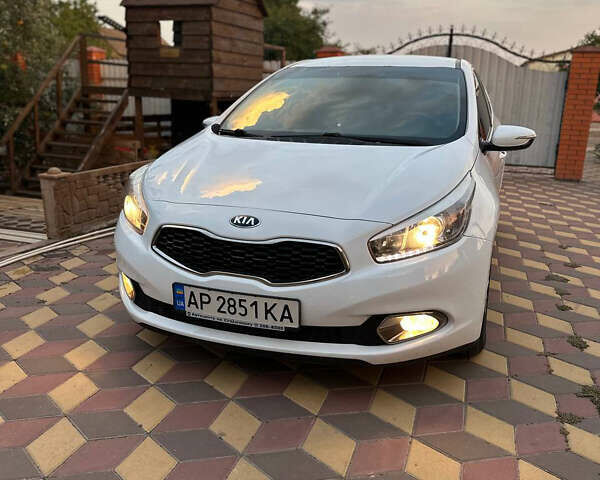Белый Киа Сид, объемом двигателя 1.58 л и пробегом 62 тыс. км за 13000 $, фото 4 на Automoto.ua
