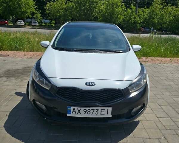 Белый Киа Сид, объемом двигателя 1.6 л и пробегом 120 тыс. км за 9600 $, фото 7 на Automoto.ua